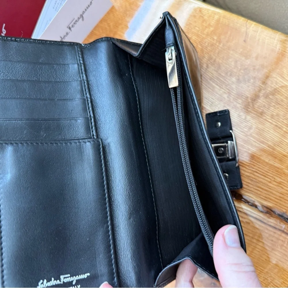 Salvatore Ferragamo patent leather Vara bow continental wallet